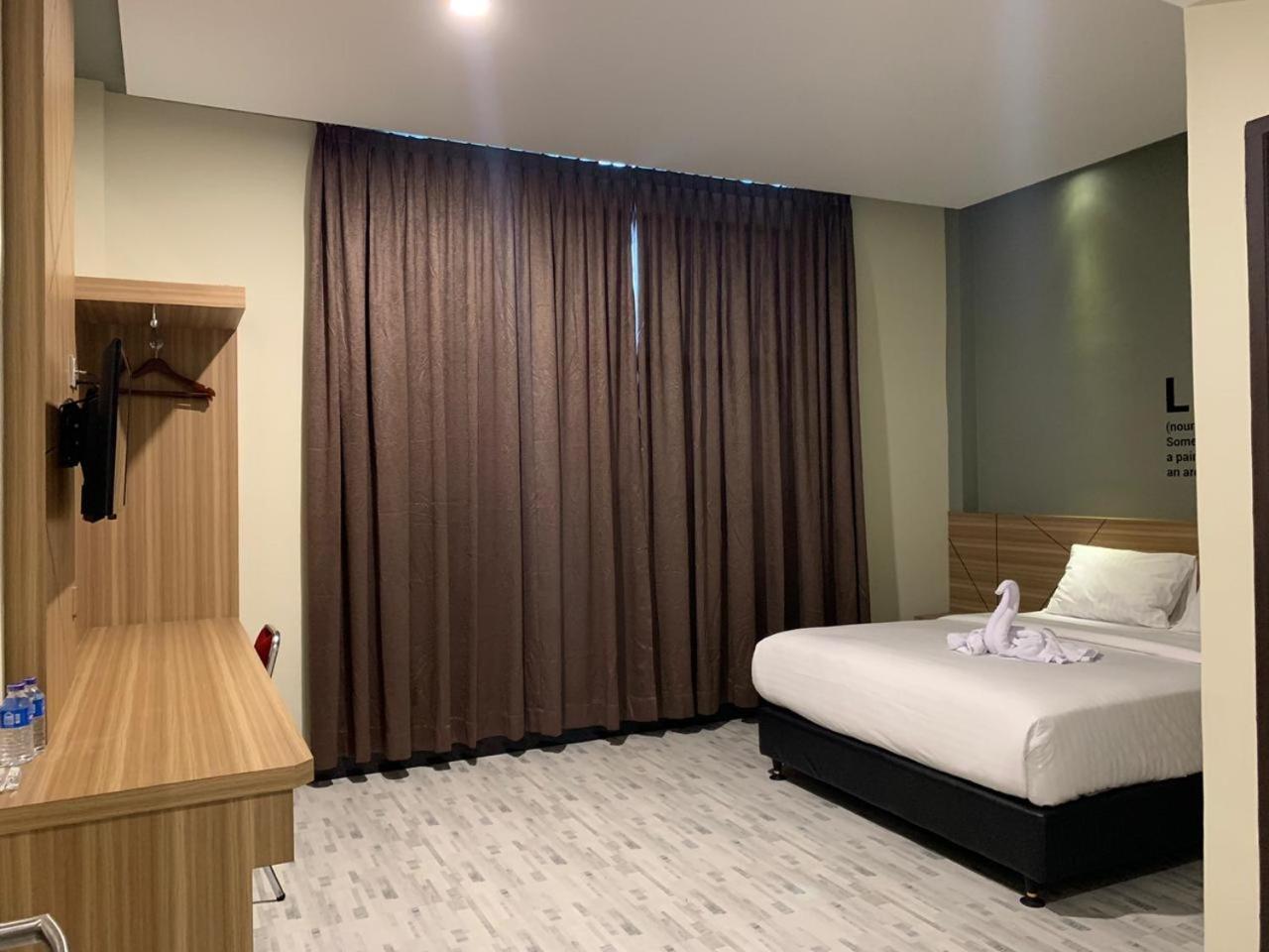 Bless Hotels Sintang Eksteriør bilde